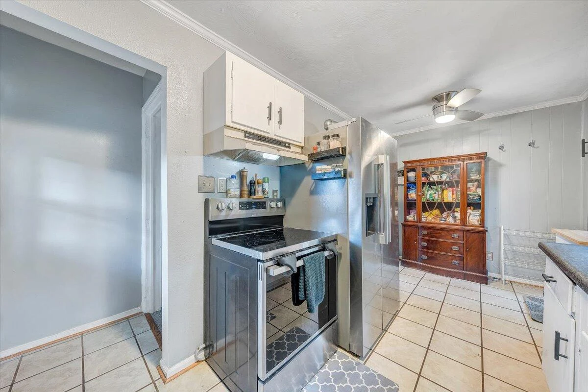 2526 Cornell DR - Photo 13
