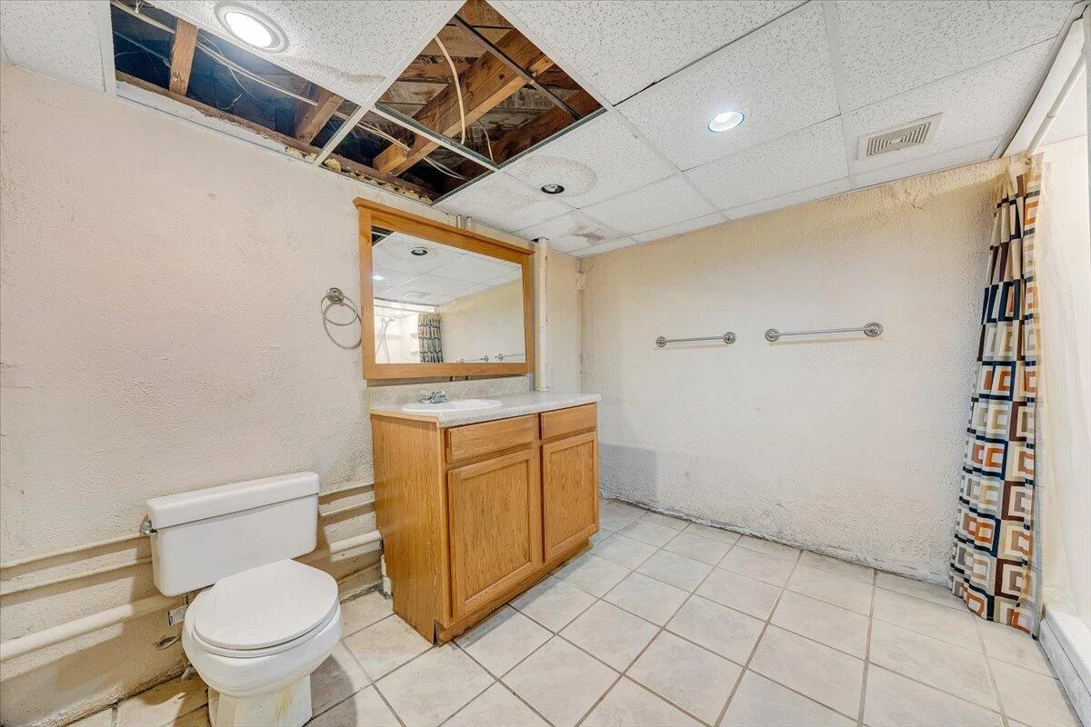 2526 Cornell DR - Photo 24