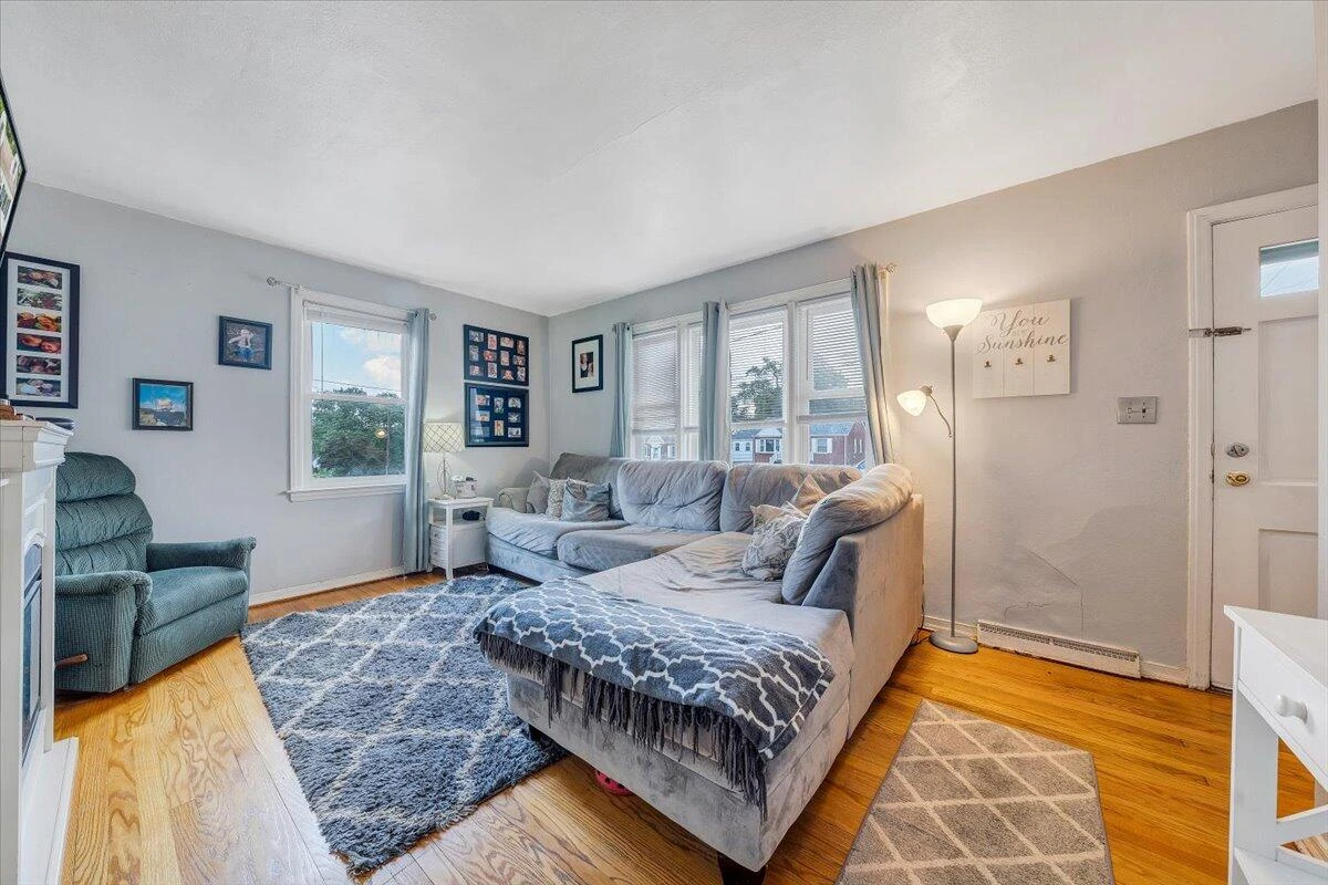 2526 Cornell DR - Photo 4
