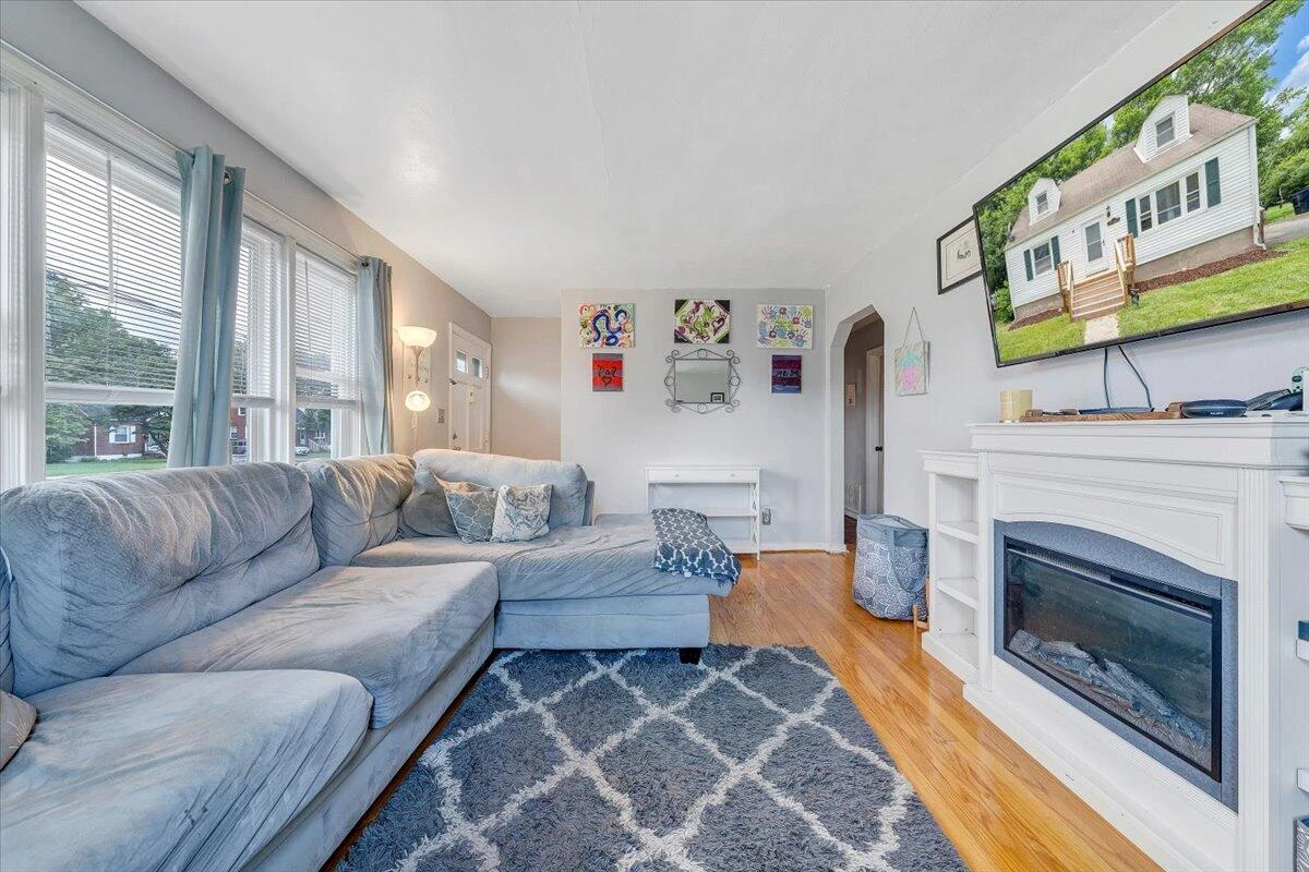 2526 Cornell DR - Photo 5