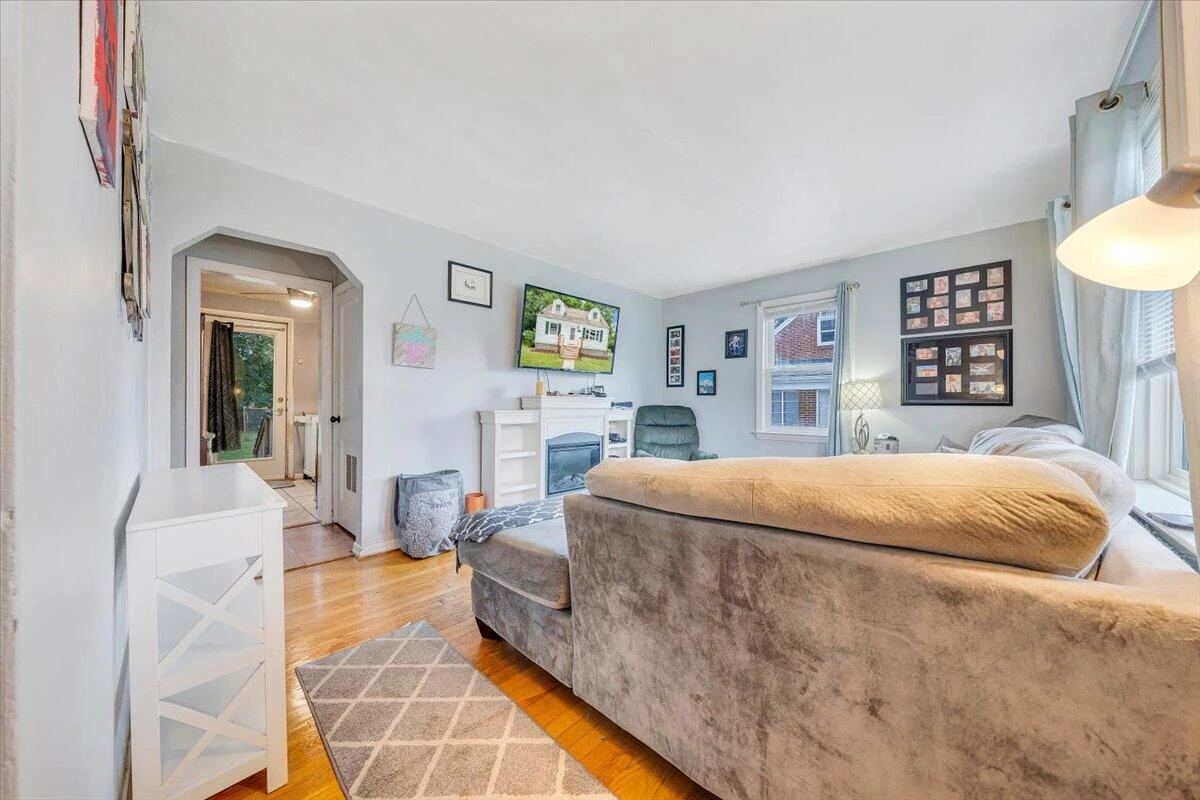 2526 Cornell DR - Photo 7