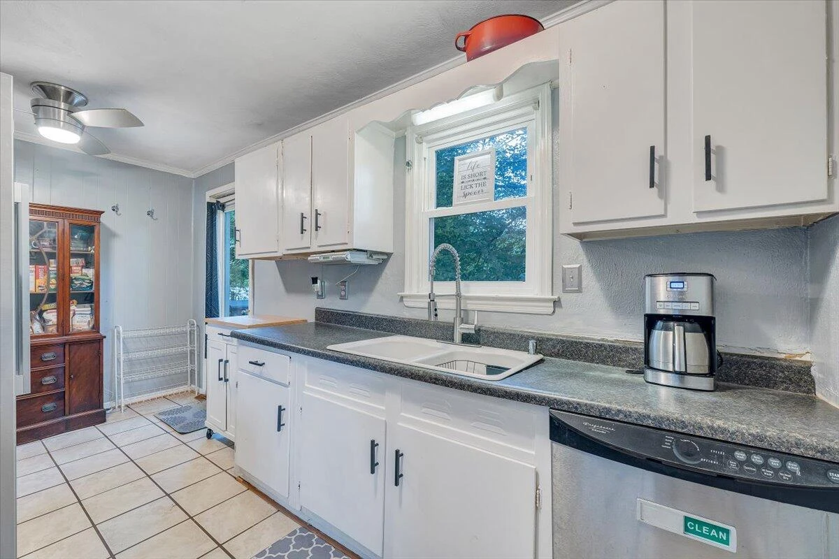 2526 Cornell DR - Photo 8