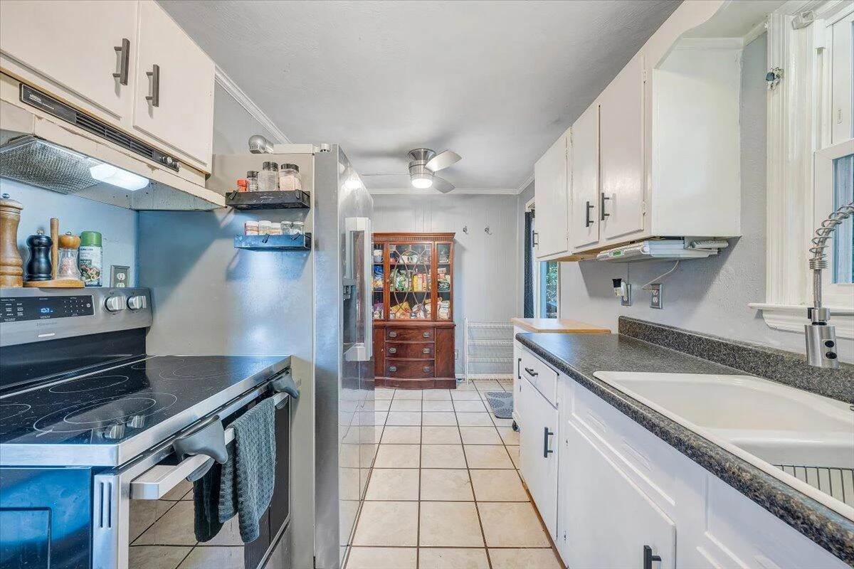 2526 Cornell DR - Photo 9