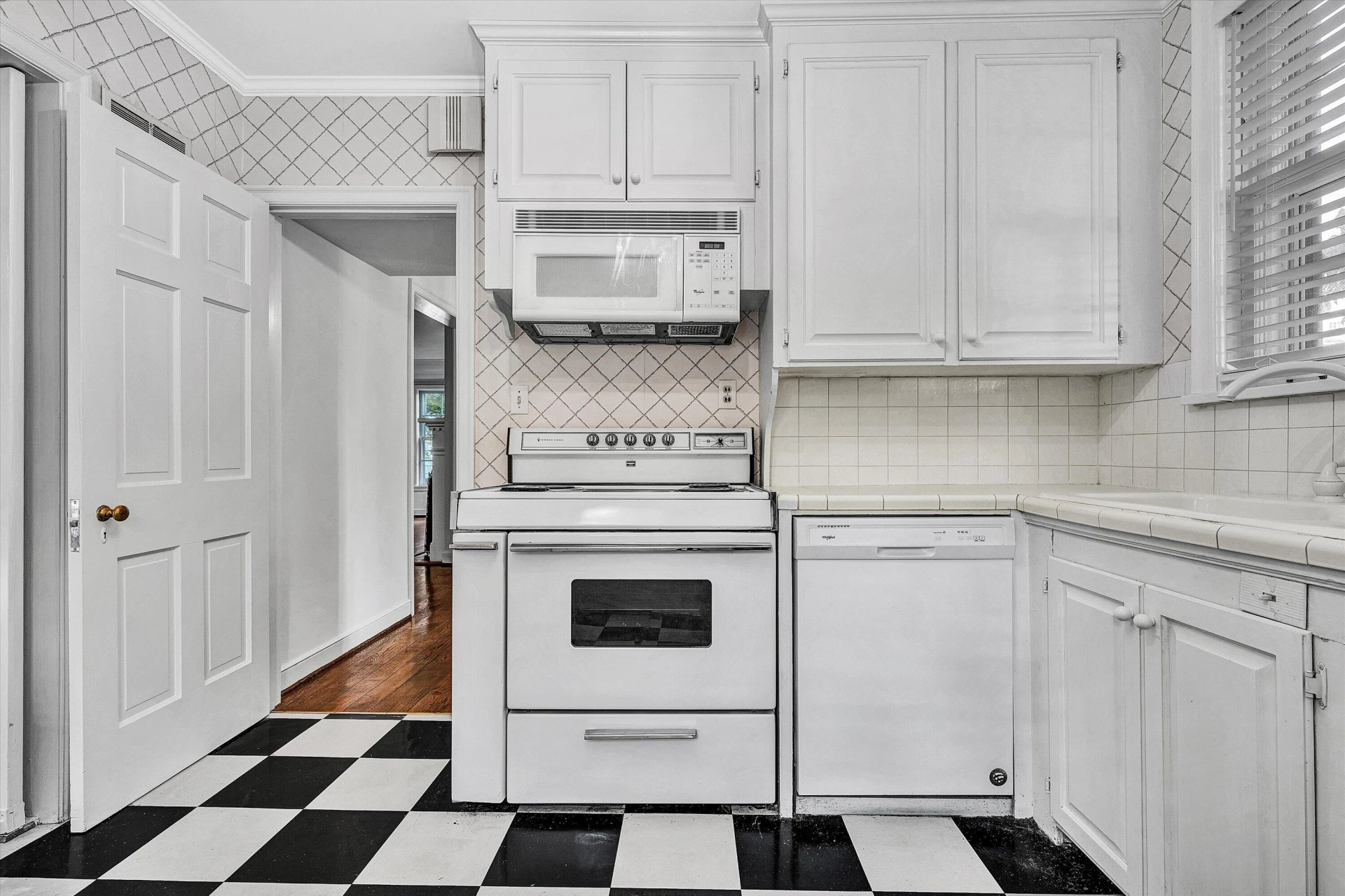 2114 Mount Vernon RD - Photo 14
