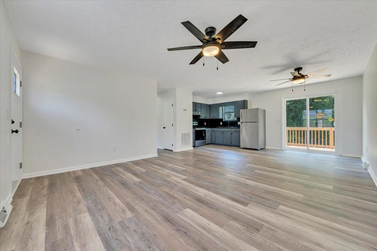 1051 Flamingo RD - Photo 4