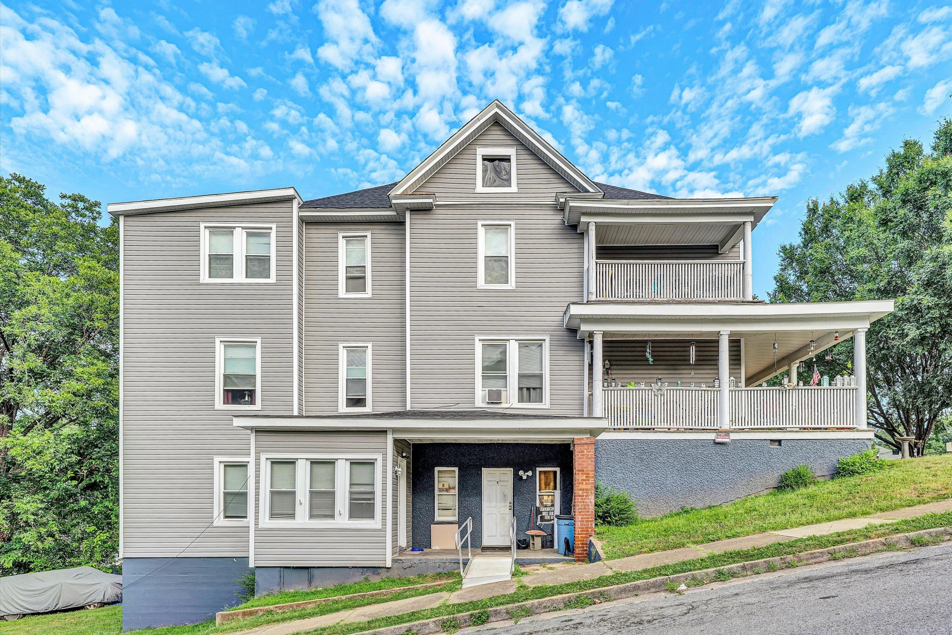 1802 Patterson AVE - Photo 2