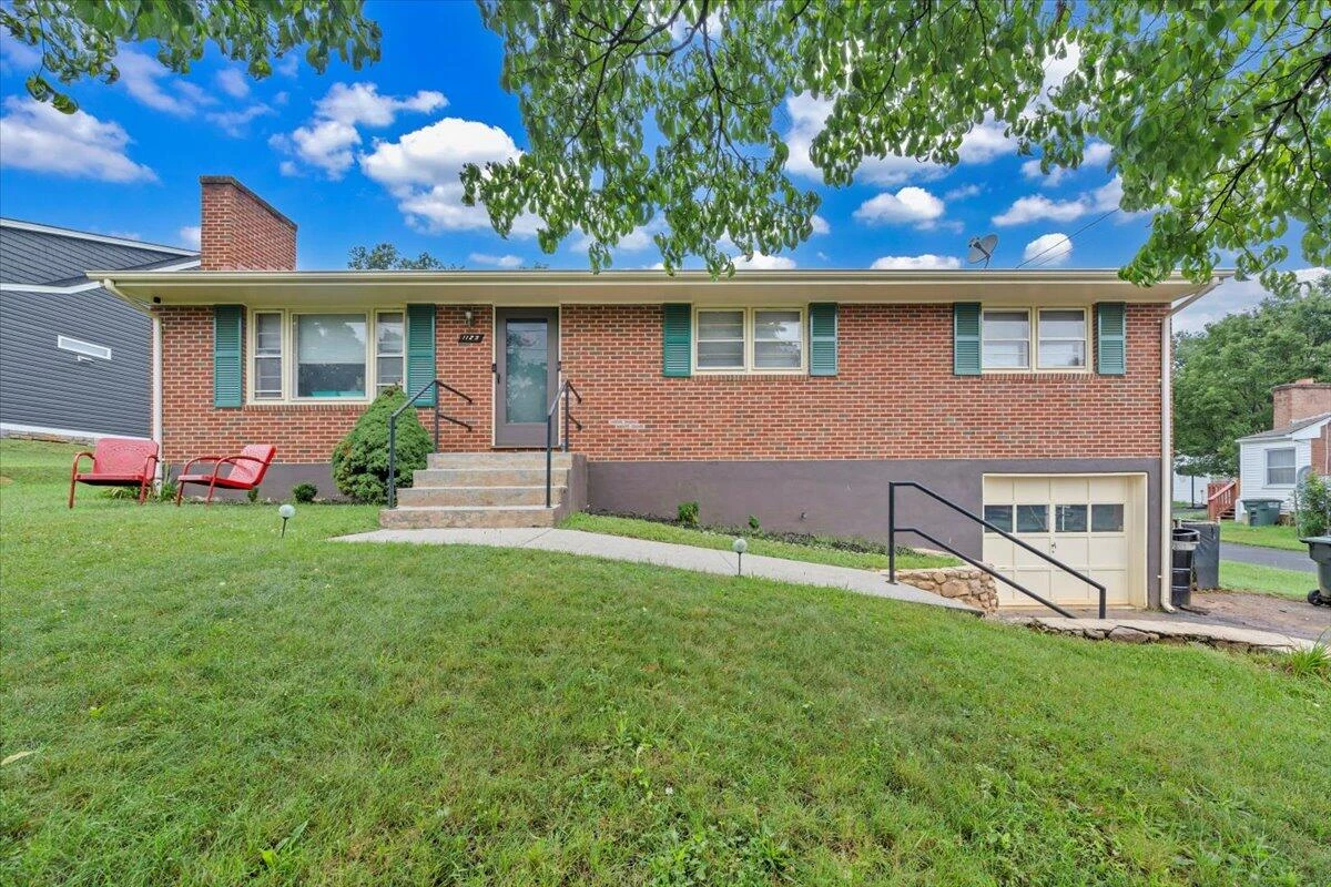 1129 Stoutamire DR