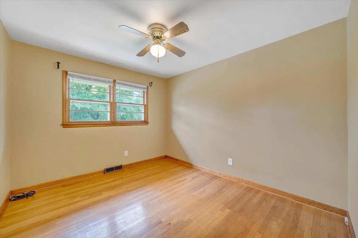 1129 Stoutamire DR - Photo 17