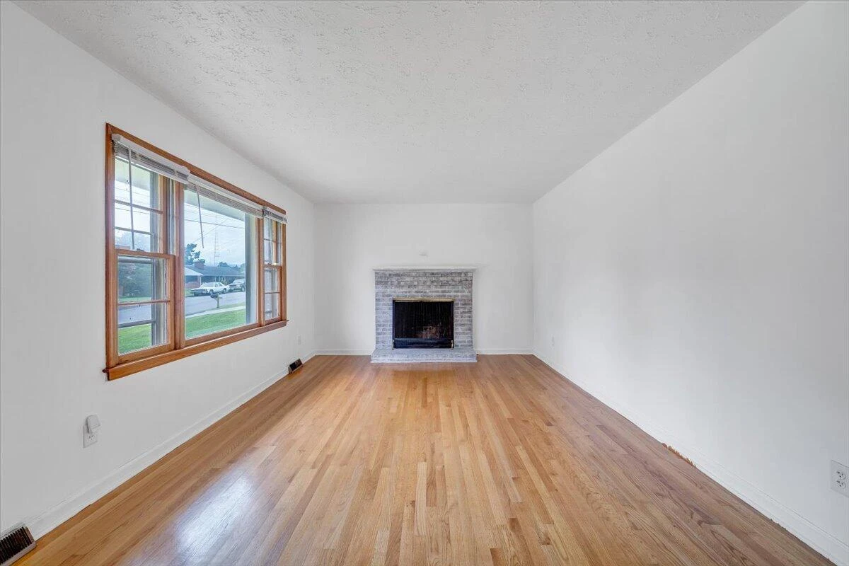 1129 Stoutamire DR - Photo 3