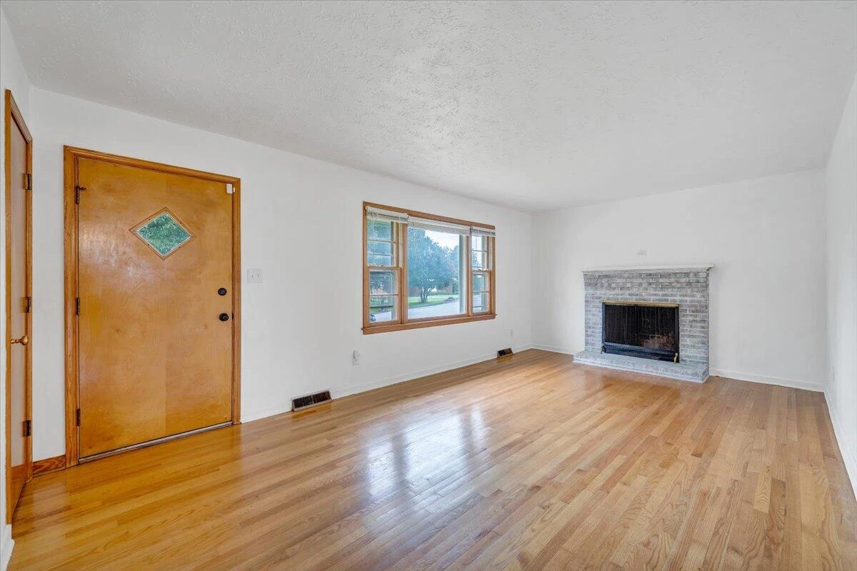 1129 Stoutamire DR - Photo 4