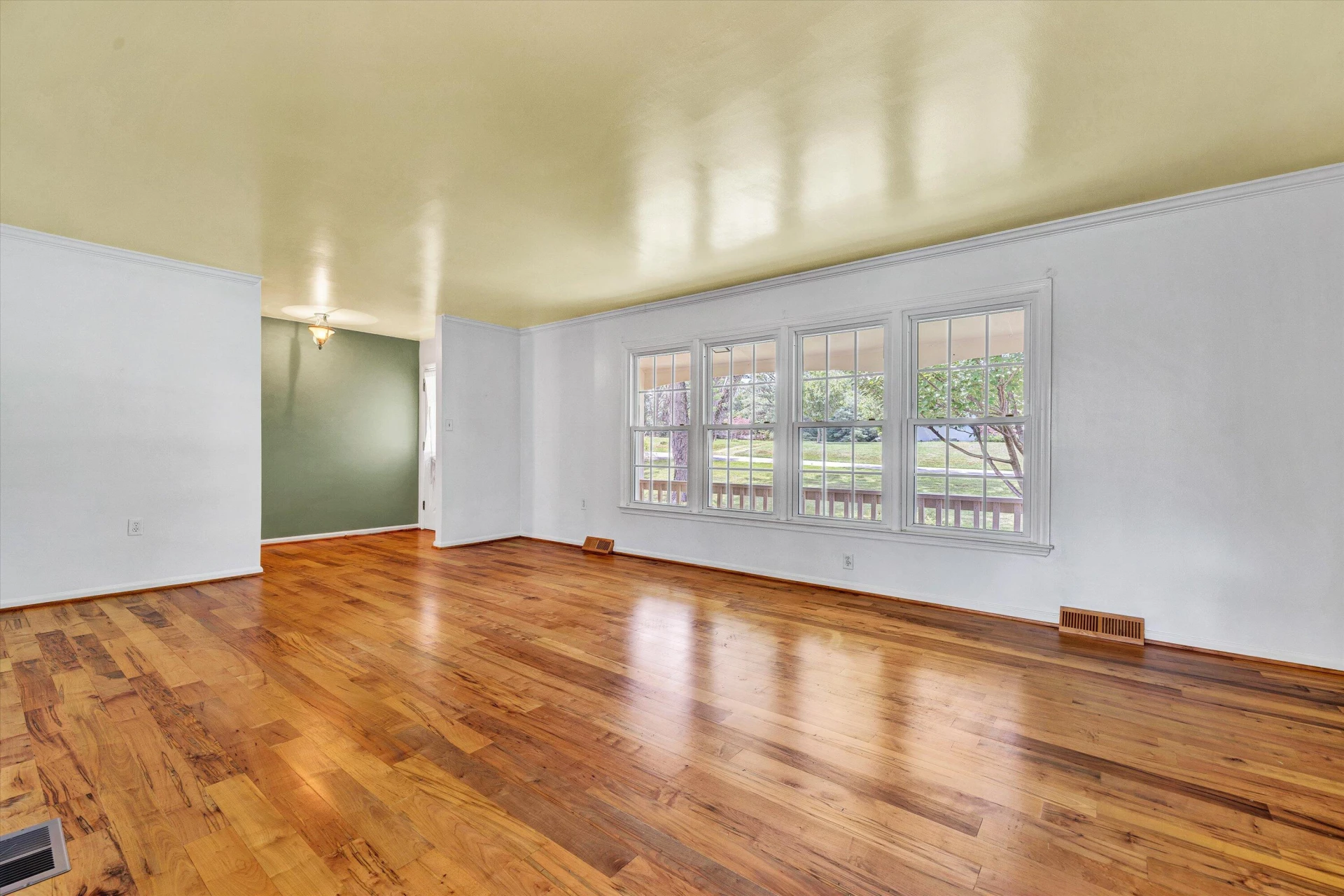 3812 Chesterton ST - Photo 8