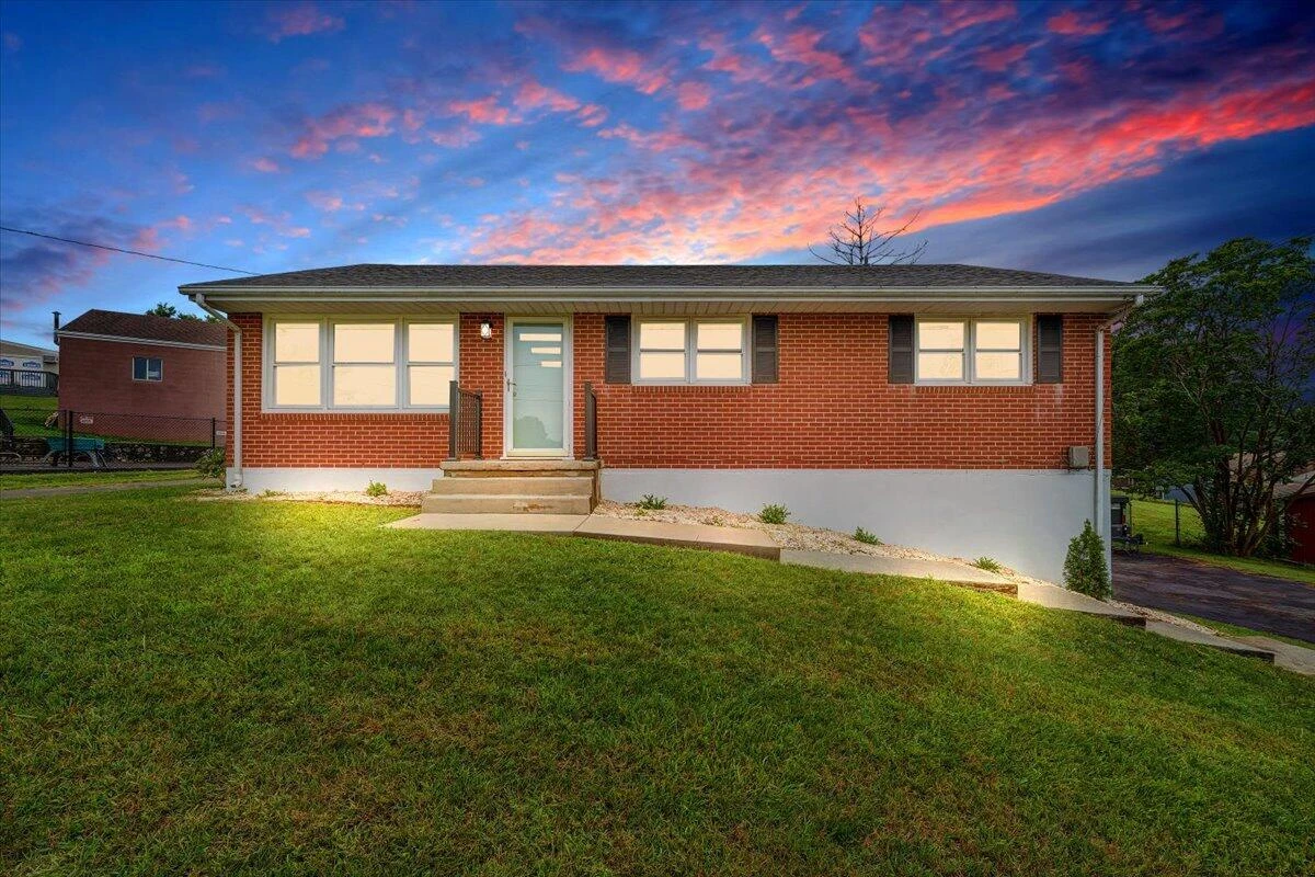 905 Emerald DR