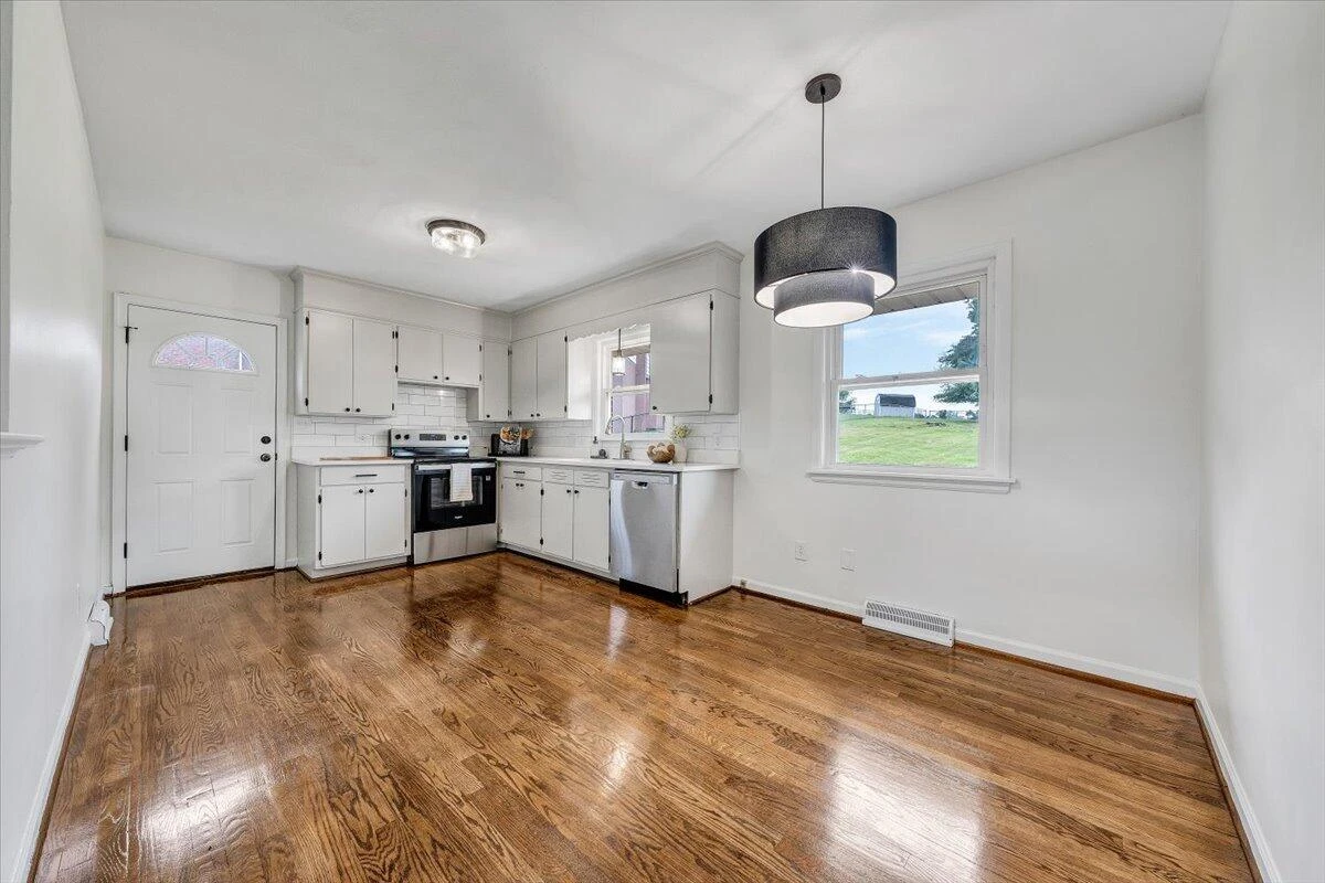 905 Emerald DR - Photo 10