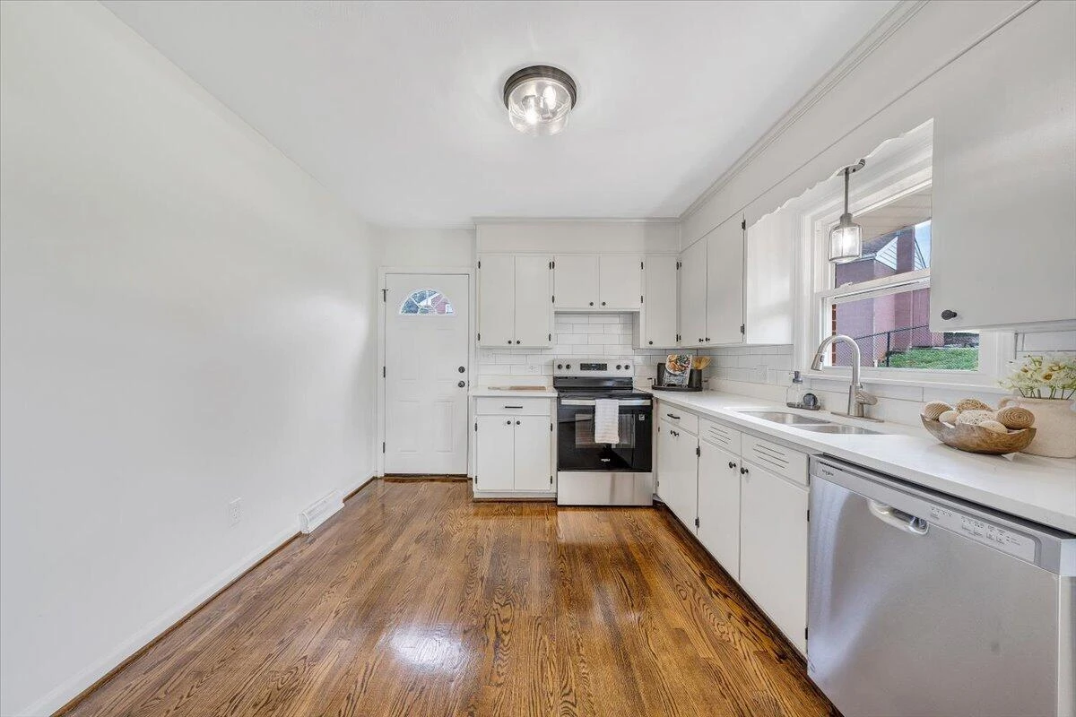 905 Emerald DR - Photo 11