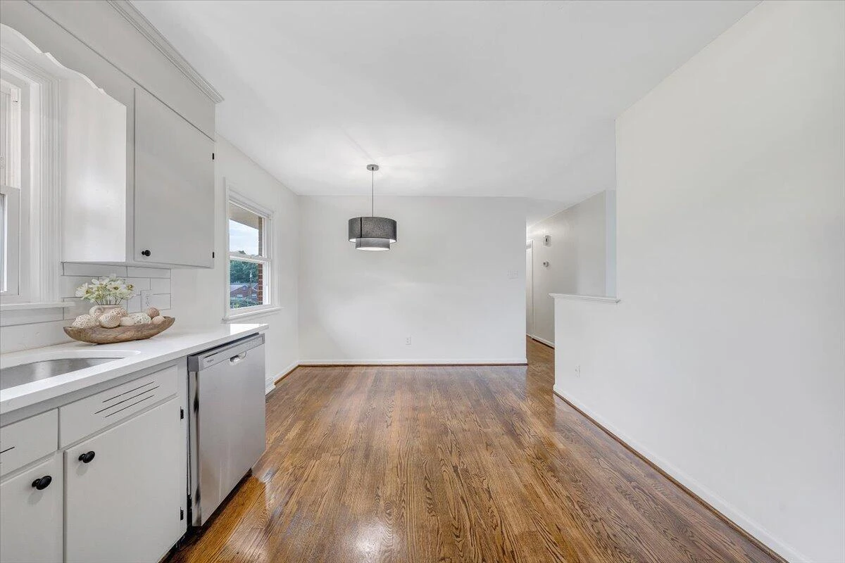 905 Emerald DR - Photo 14