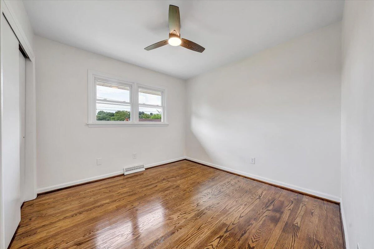 905 Emerald DR - Photo 23