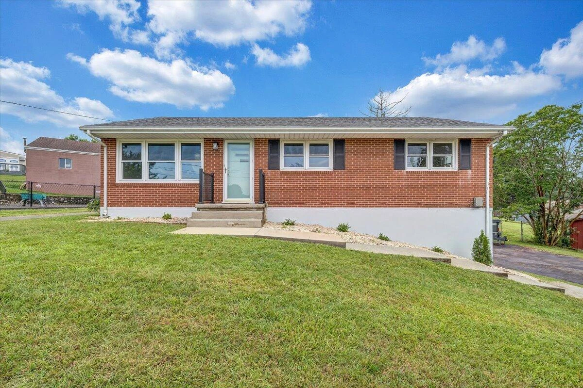 905 Emerald DR - Photo 3