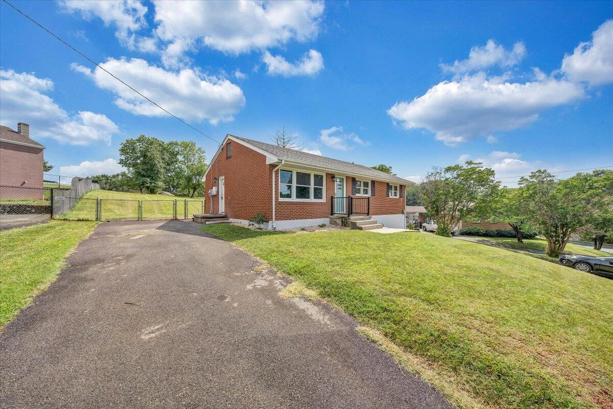 905 Emerald DR - Photo 37