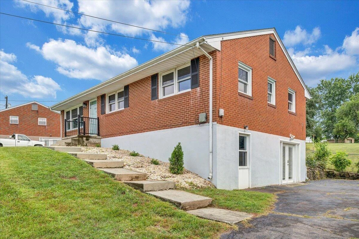 905 Emerald DR - Photo 38