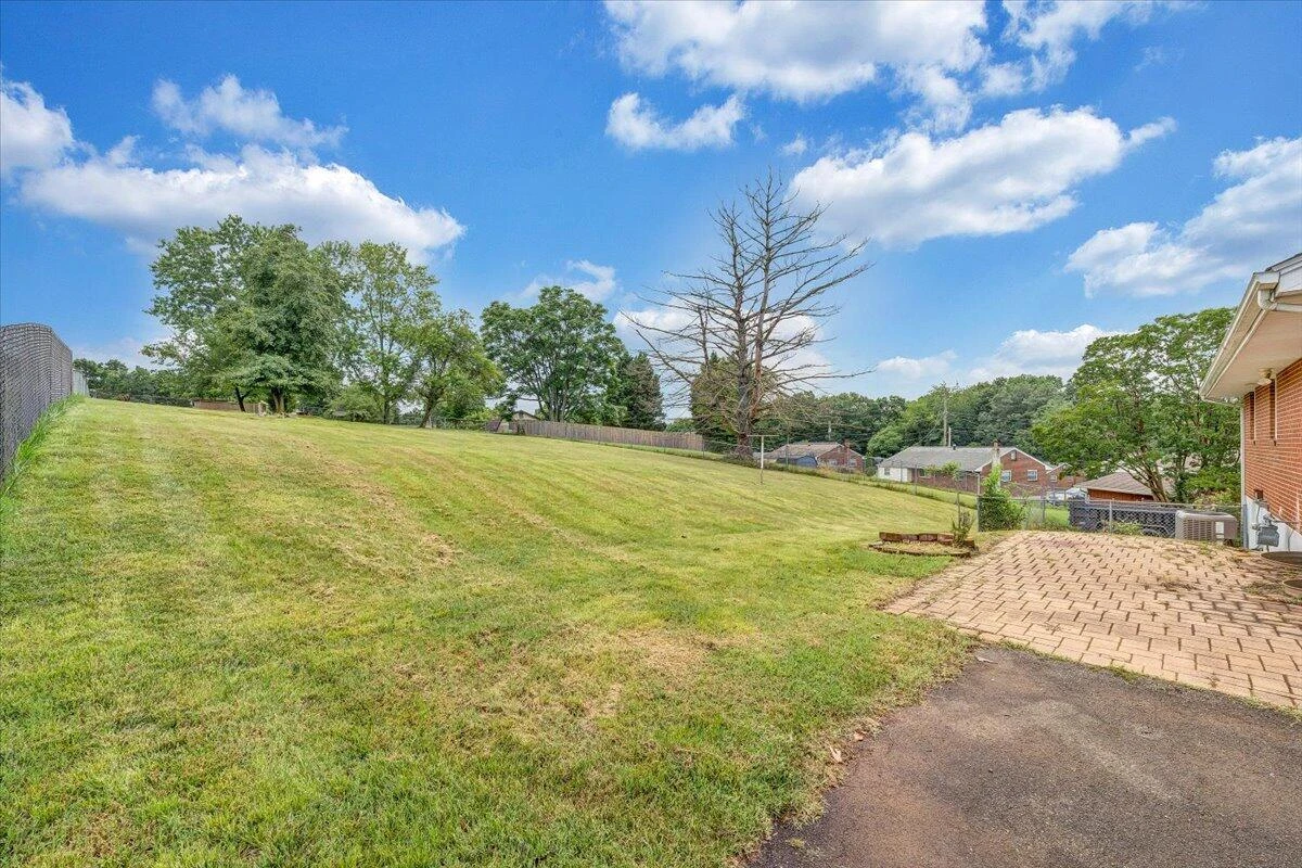 905 Emerald DR - Photo 42