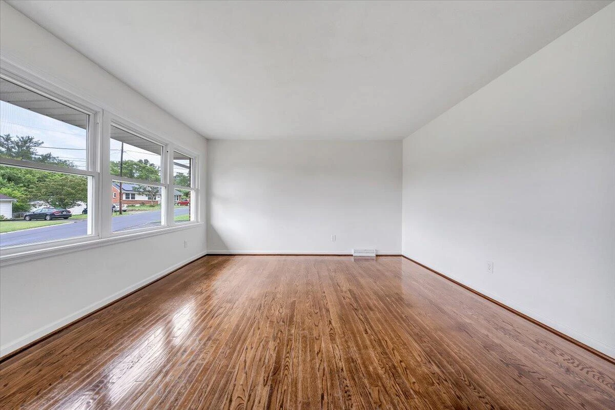 905 Emerald DR - Photo 5
