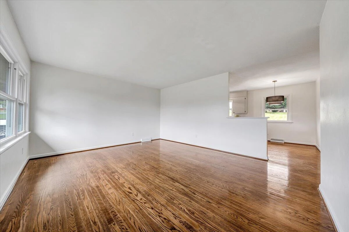 905 Emerald DR - Photo 6