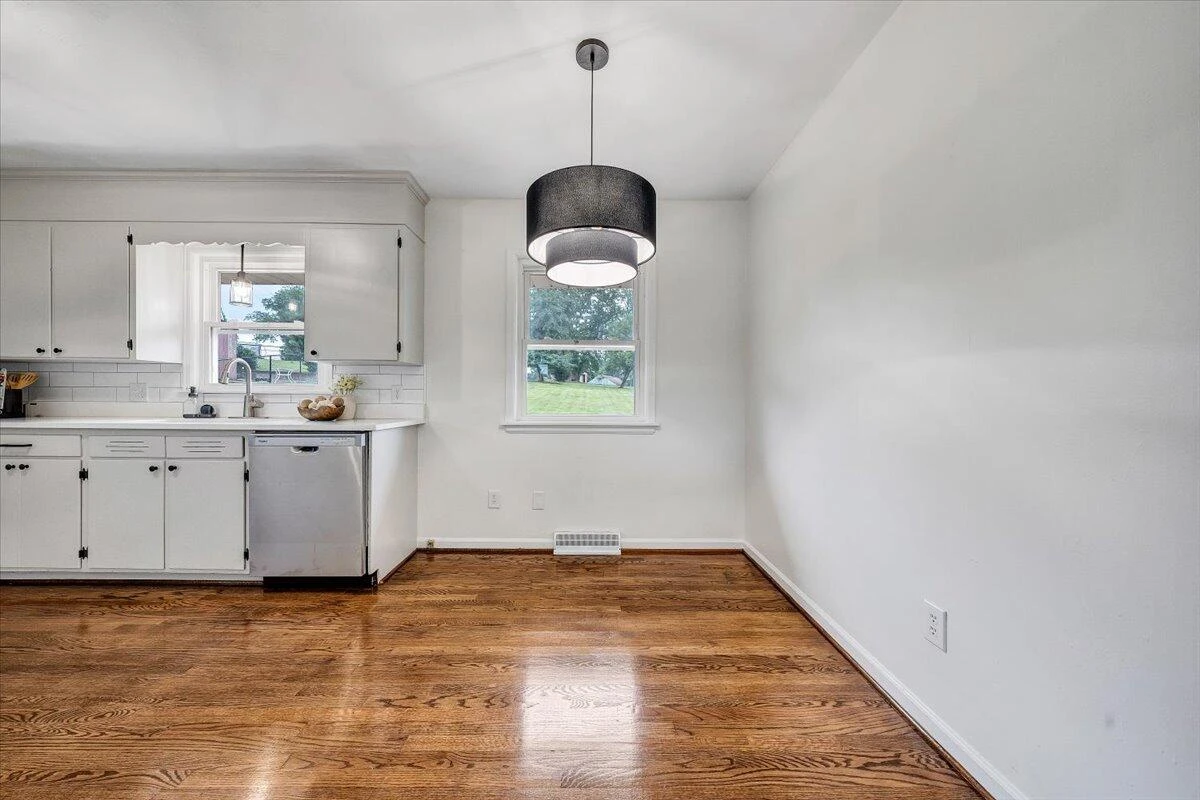 905 Emerald DR - Photo 8