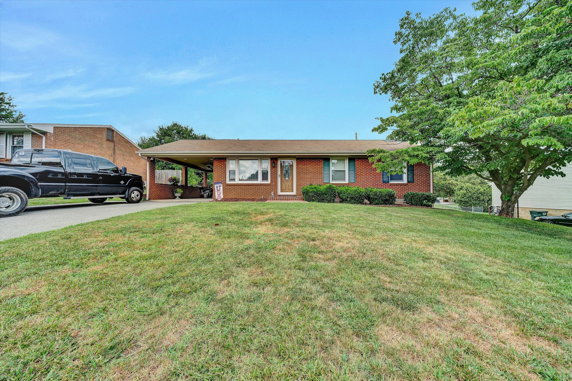 936 Ingleside LN