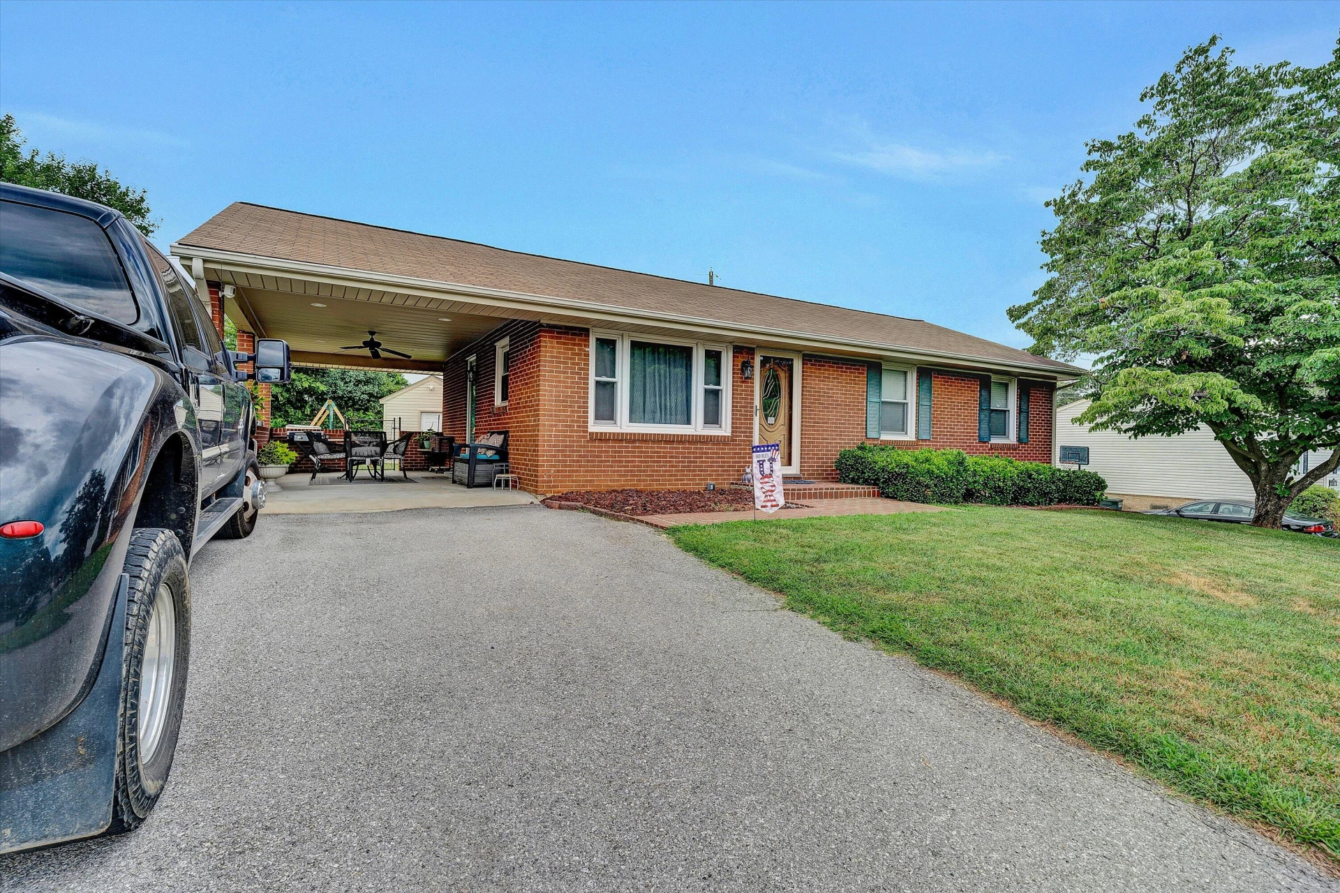 936 Ingleside LN - Photo 2
