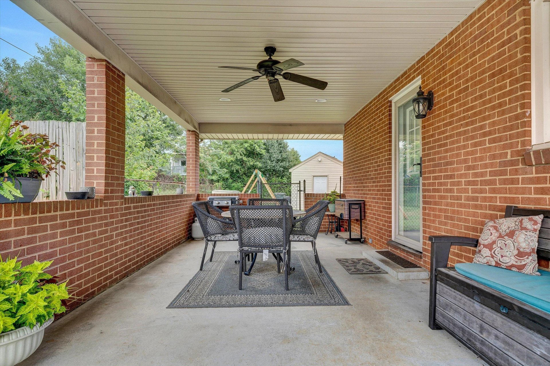 936 Ingleside LN - Photo 20