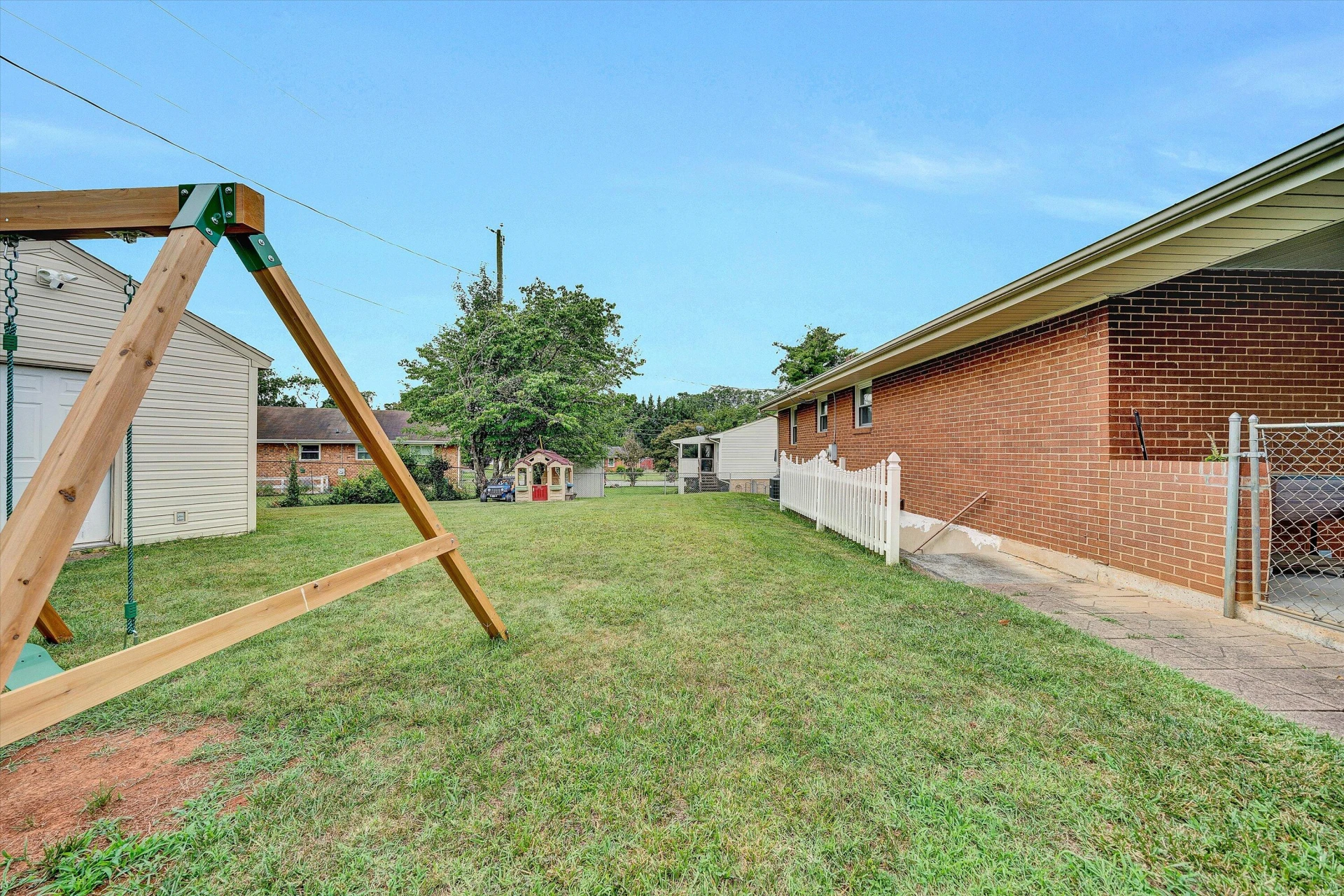 936 Ingleside LN - Photo 23
