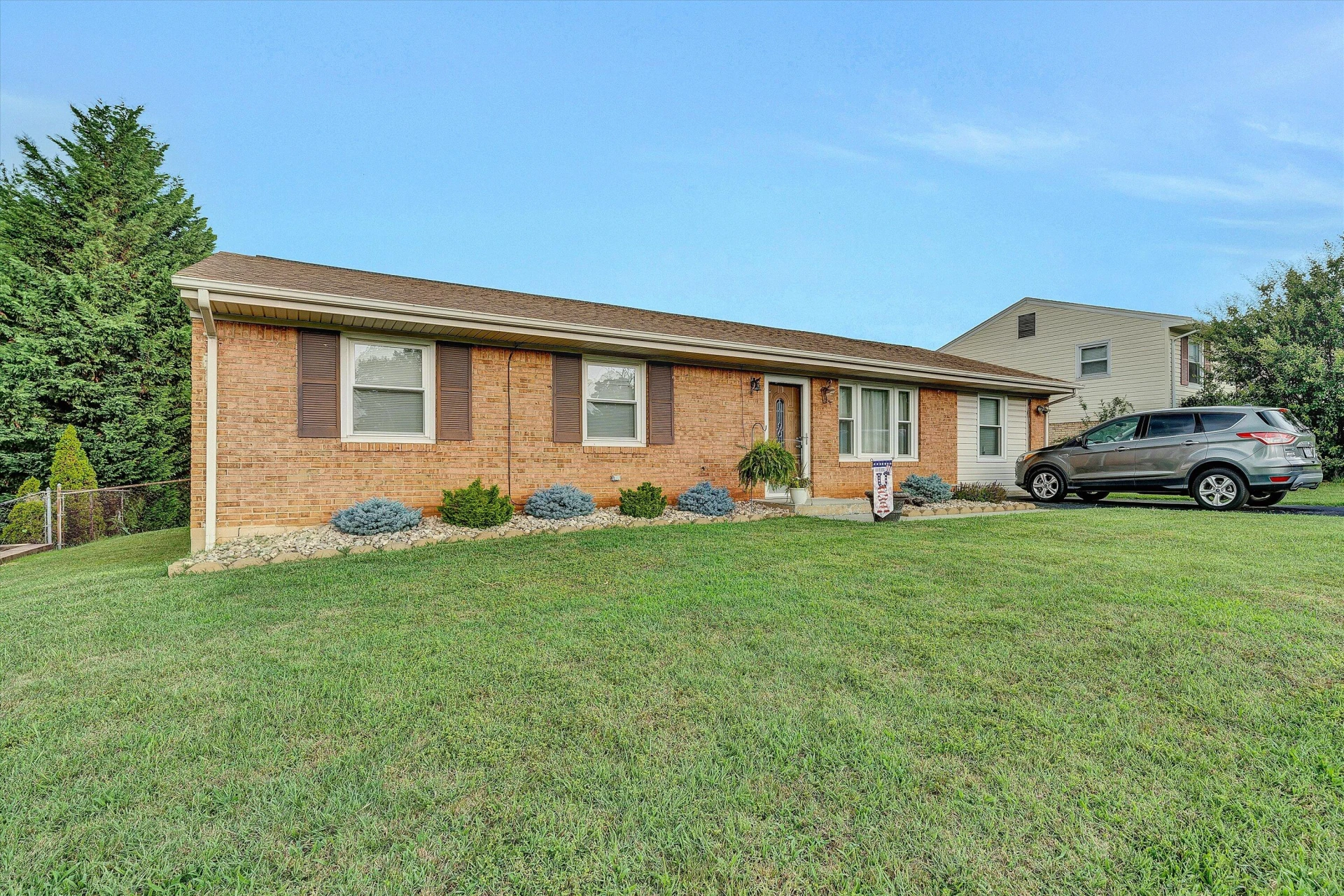 931 Ingleside LN
