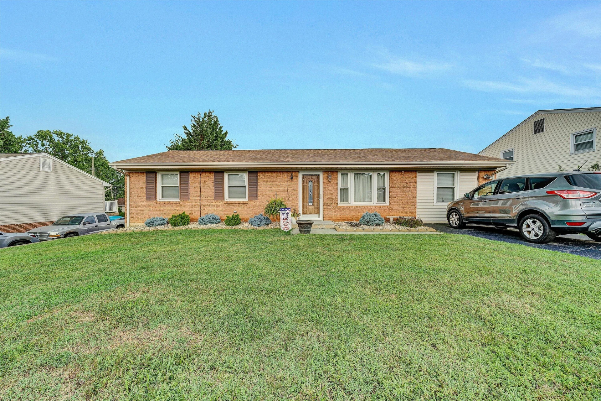 931 Ingleside LN - Photo 2