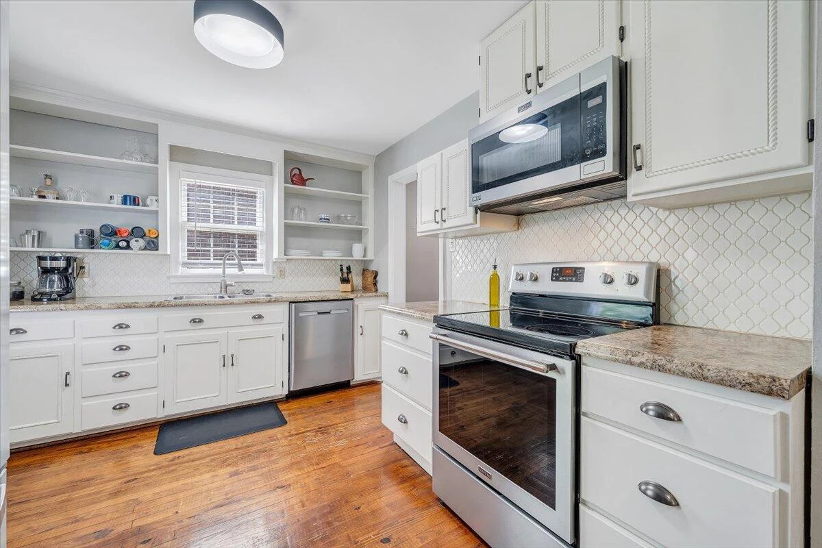 2746 Avenel AVE - Photo 16