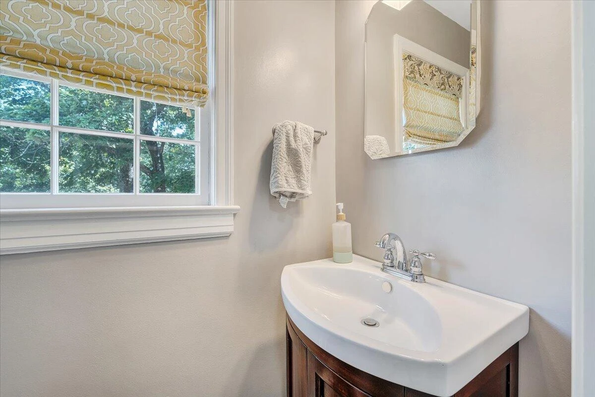 2746 Avenel AVE - Photo 18