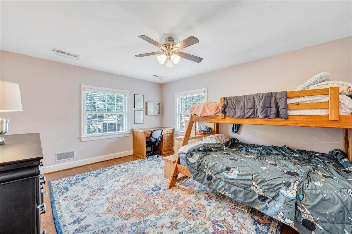2746 Avenel AVE - Photo 20