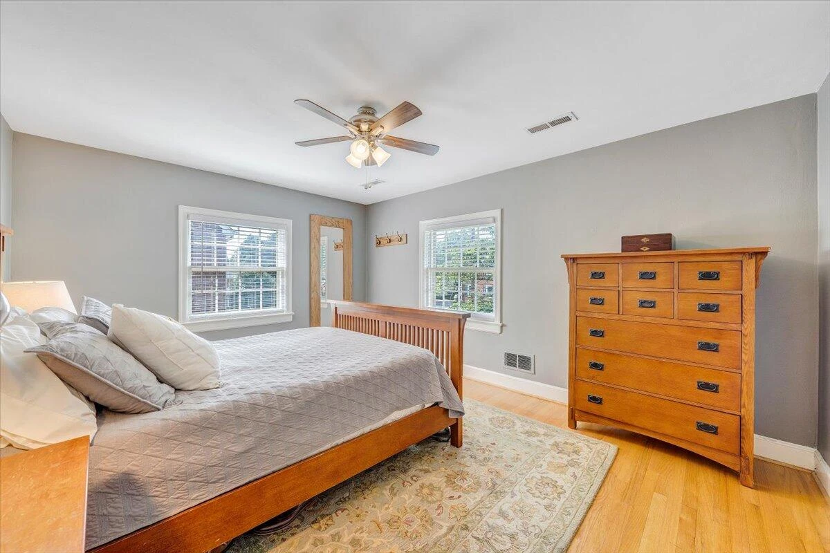 2746 Avenel AVE - Photo 23