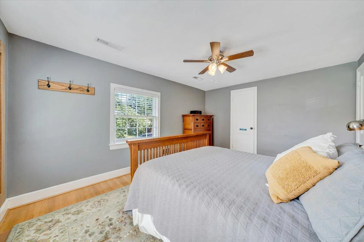 2746 Avenel AVE - Photo 24