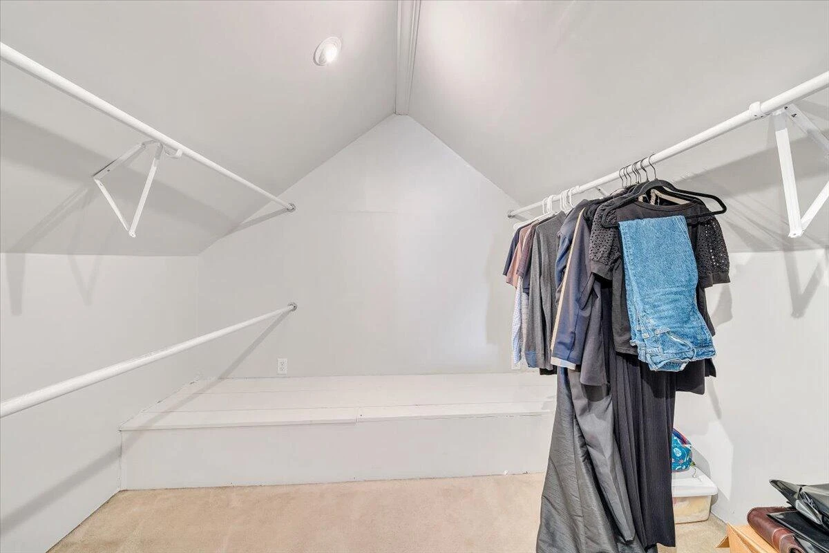 2746 Avenel AVE - Photo 26