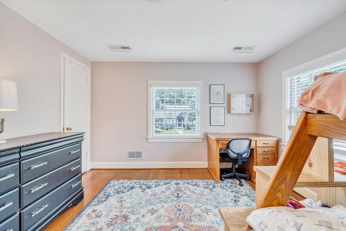 2746 Avenel AVE - Photo 27