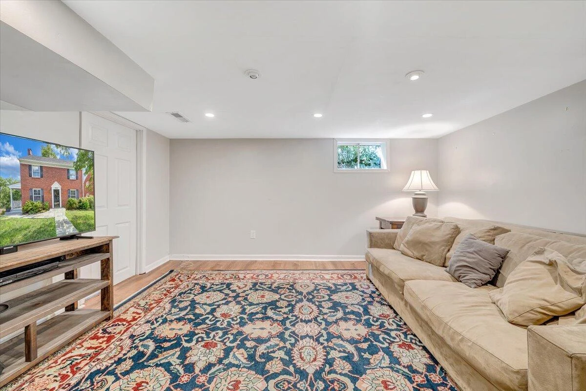 2746 Avenel AVE - Photo 29