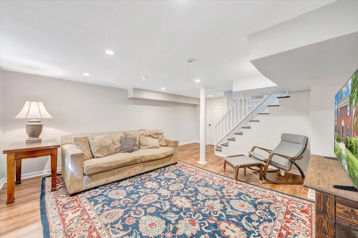 2746 Avenel AVE - Photo 30
