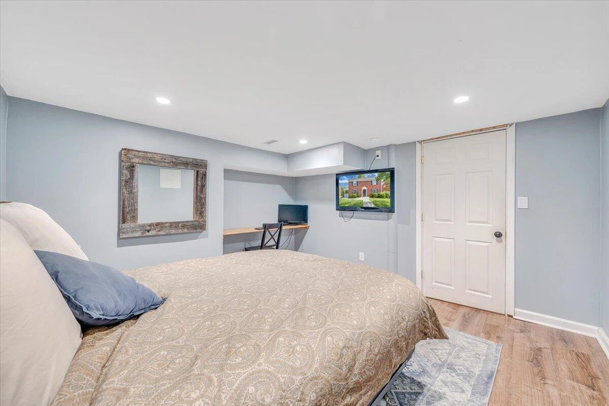 2746 Avenel AVE - Photo 32