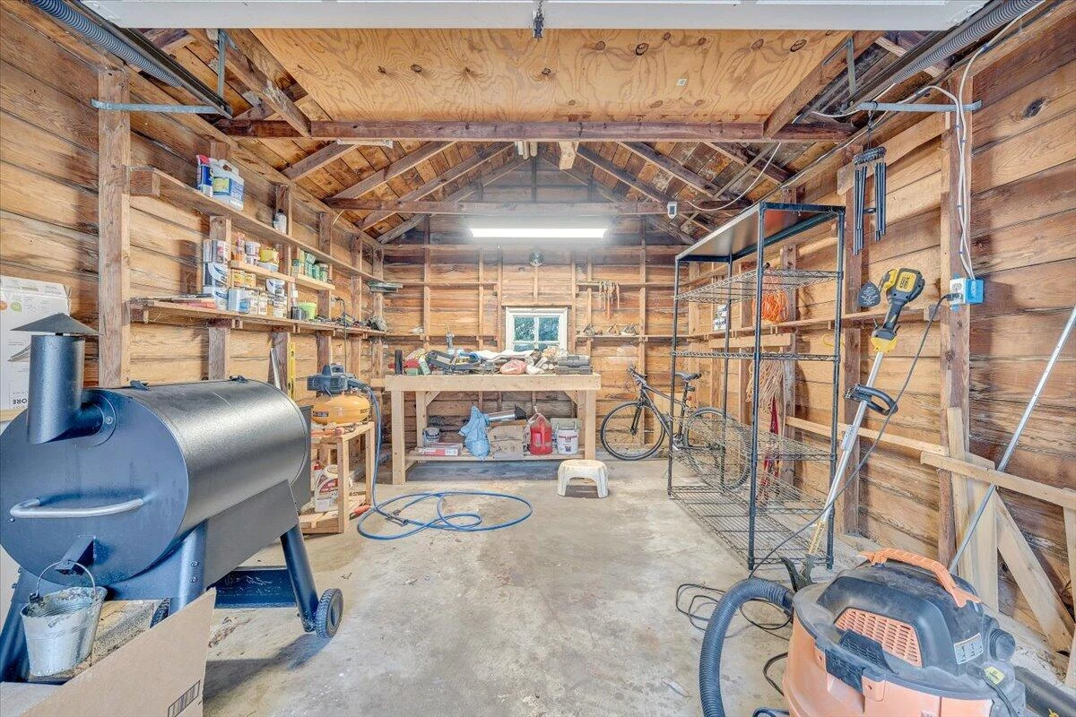2746 Avenel AVE - Photo 36