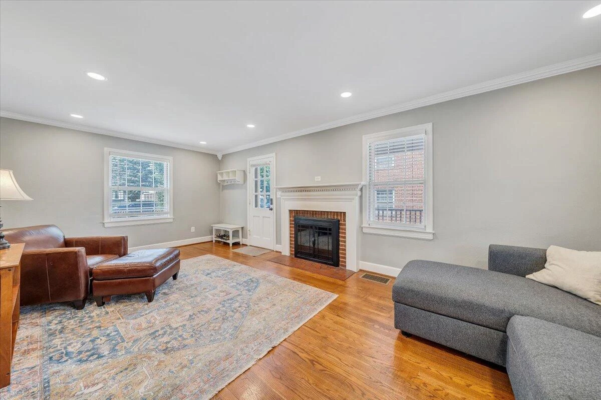 2746 Avenel AVE - Photo 4