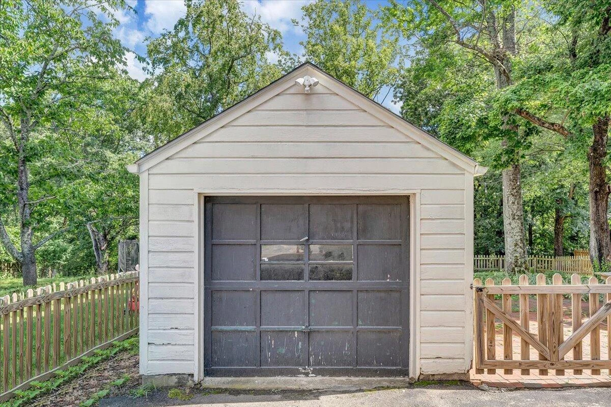 2746 Avenel AVE - Photo 46