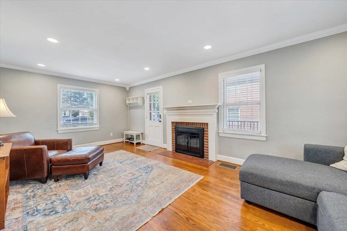 2746 Avenel AVE - Photo 5