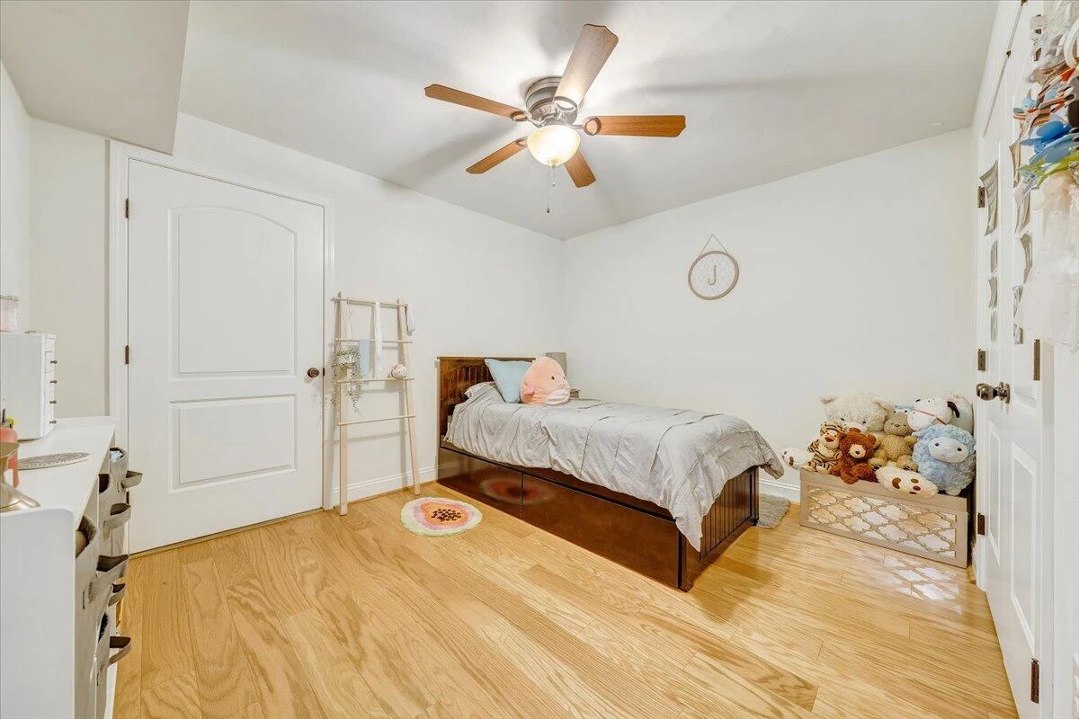 879 Walhalla CT - Photo 39