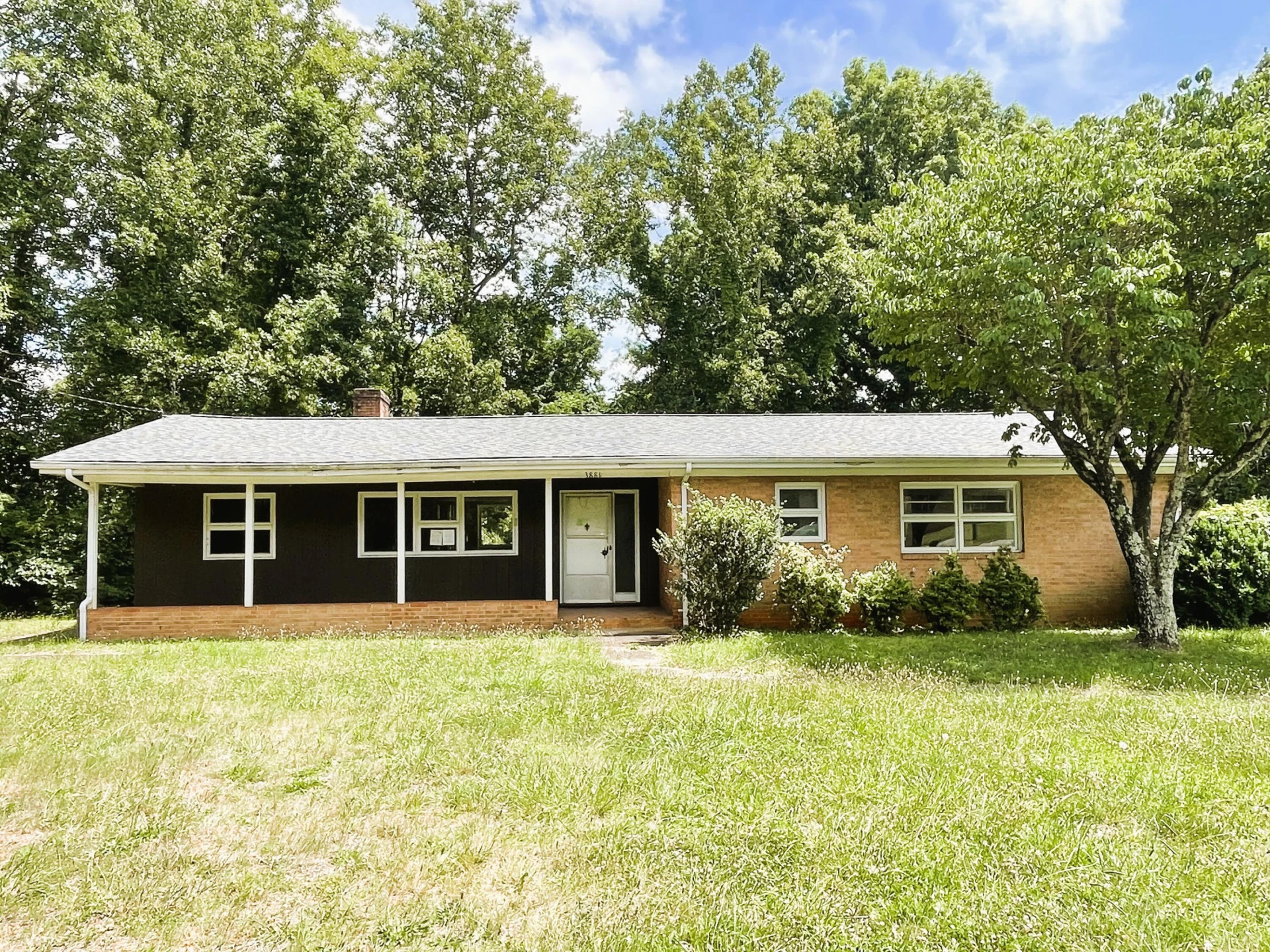 3881 LONGVIEW DR