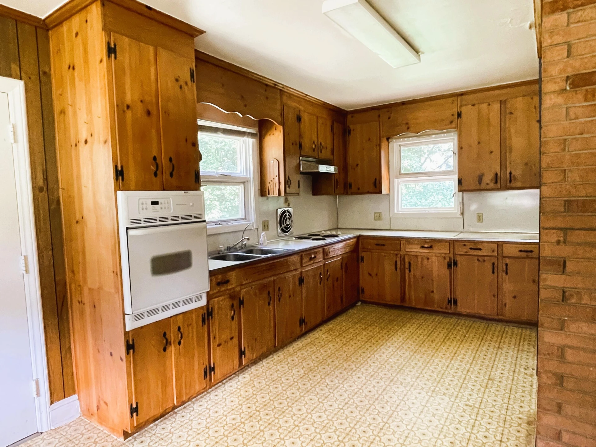 3881 LONGVIEW DR - Photo 6